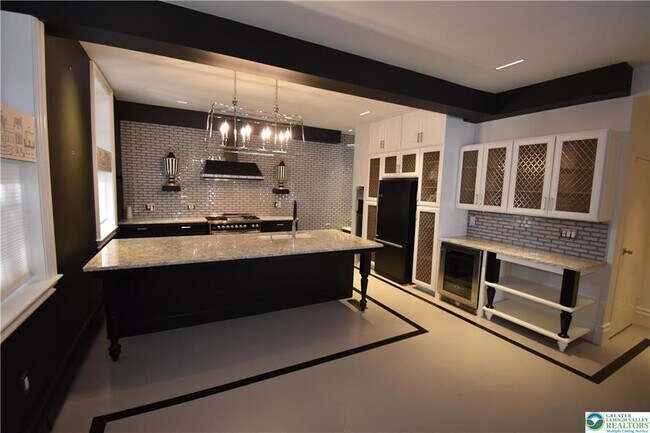 Building Photo - 100 N 4th St