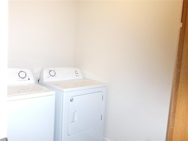 Building Photo - 137 Fairway Ct