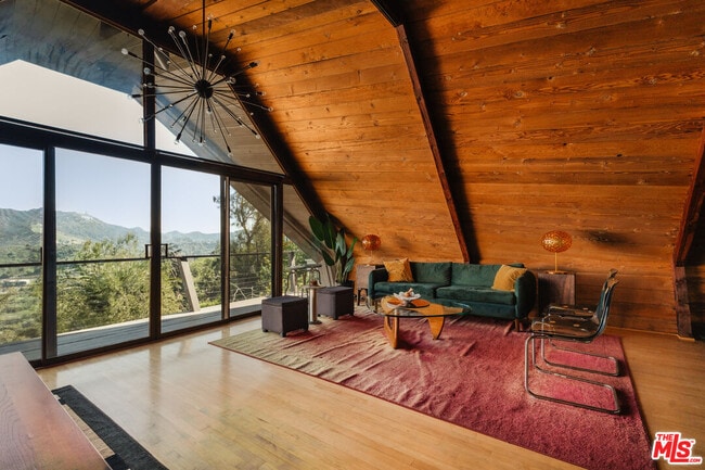 Building Photo - 6894 Pacific View Dr