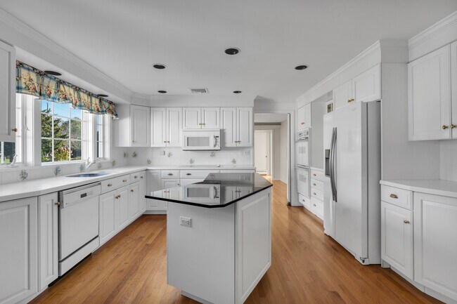 Building Photo - 14 Neptune Ave