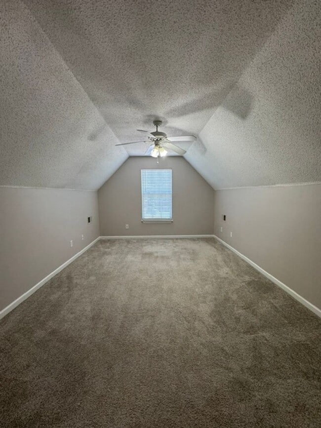 Building Photo - This 1.5  story, all brick, 3 bedroom, 2 bath, Bonus room upstairs & a 2 car garage with great st...