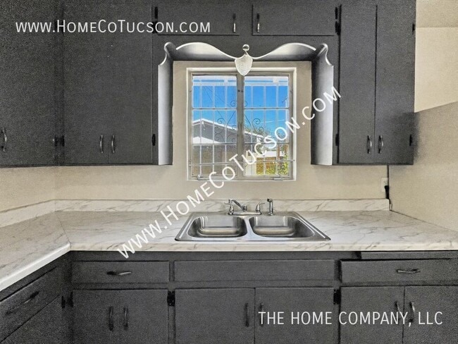 Building Photo - 2607 E Beverly Dr