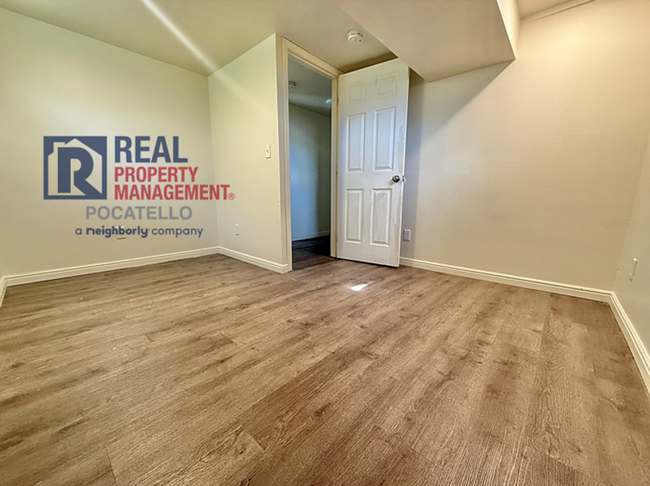 Building Photo - 3 bed 2 bath - 1 car garage - Bonus room -...