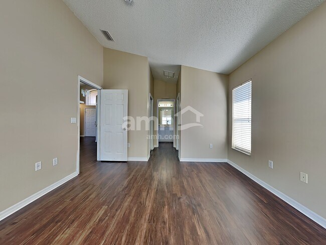 Building Photo - 10250 Peoples Loop