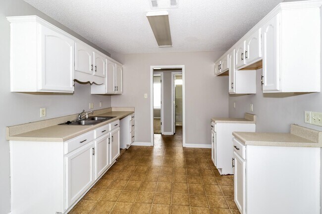 Building Photo - 1052 Cross Wood Ln