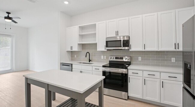 Building Photo - 6907 N Nebraska Ave