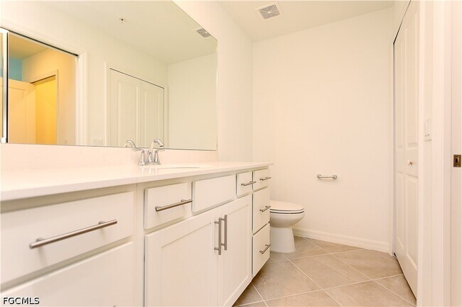 Building Photo - 15375 Grn Acrs Ave