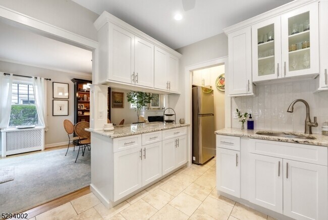Building Photo - 85 Carteret St