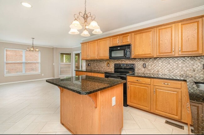 Building Photo - 4 bed/ 2.5 bath in Hermitage TN
