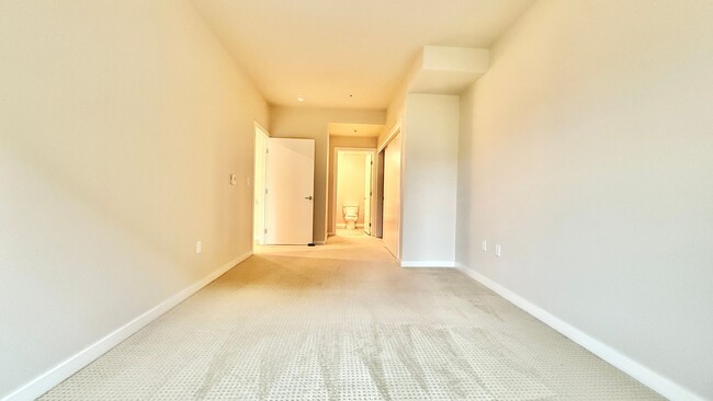 Building Photo - Large Downtown Oakland Two Bedroom Condomi...