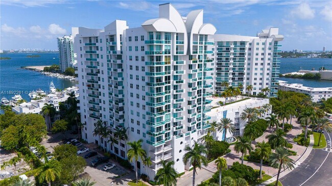 Building Photo - 7900 Harbor Island Dr