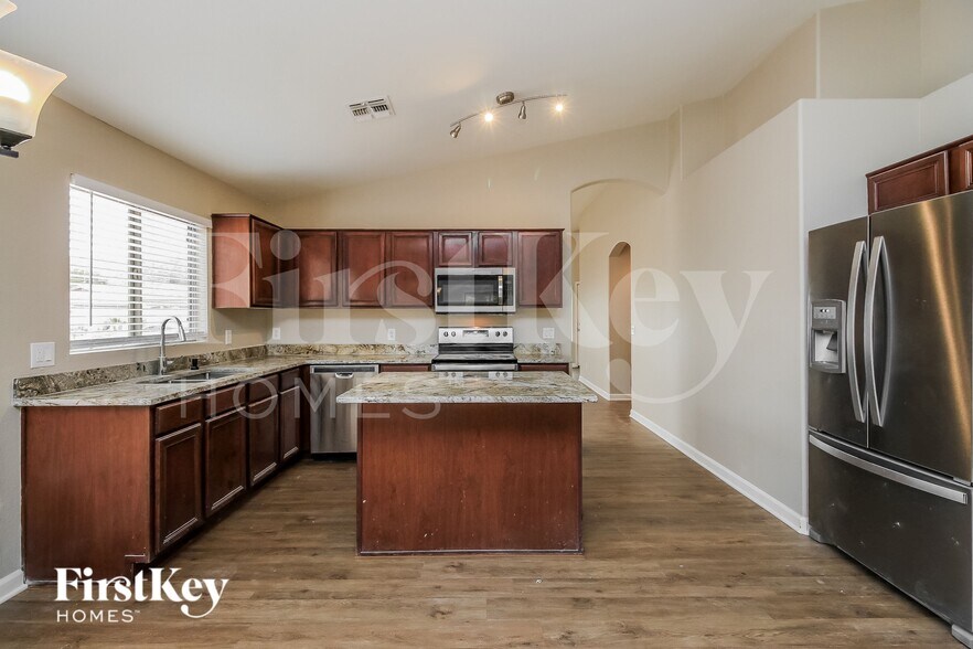 Building Photo - 1610 E Desert Ln