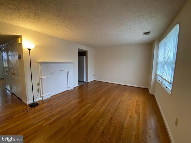 Building Photo - 117 Sandalwood Ct