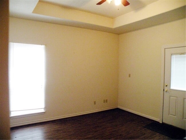 Building Photo - 820 Tangle Oaks Dr