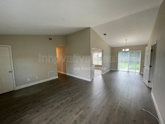 Building Photo - 6518 Cocos Dr