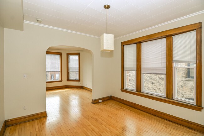 Building Photo - 2312 W Iowa St