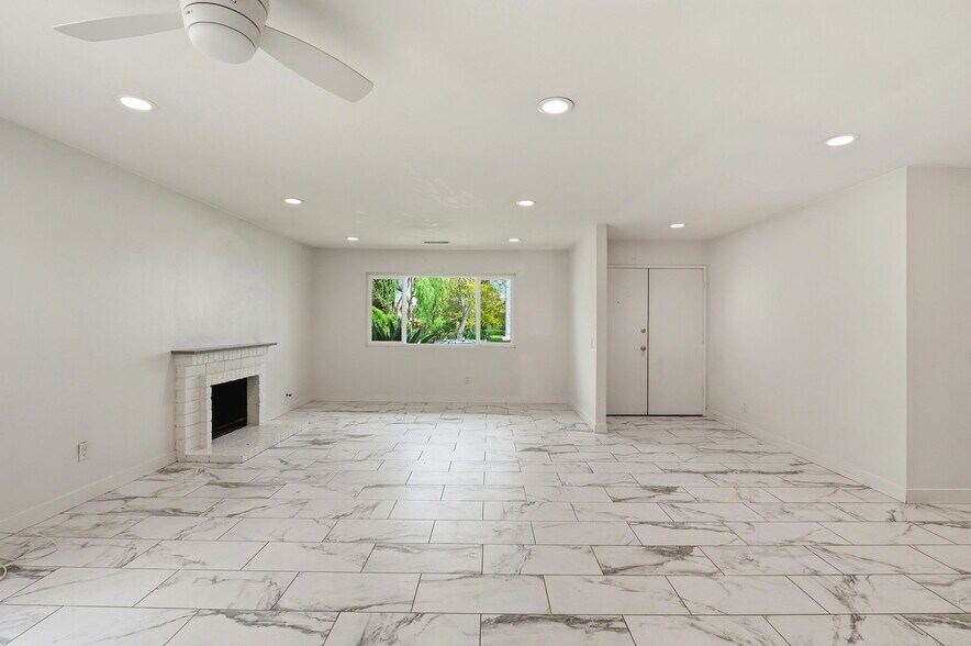Building Photo - 30845 Catarina Dr