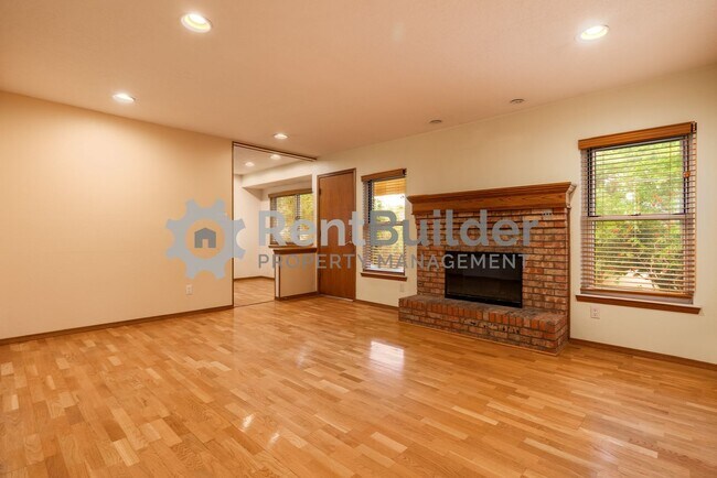 Building Photo - FANTASTIC HOUSE TO CALL HOME!