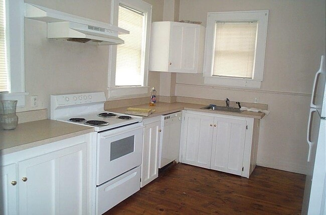 Building Photo - 739 Acosta St