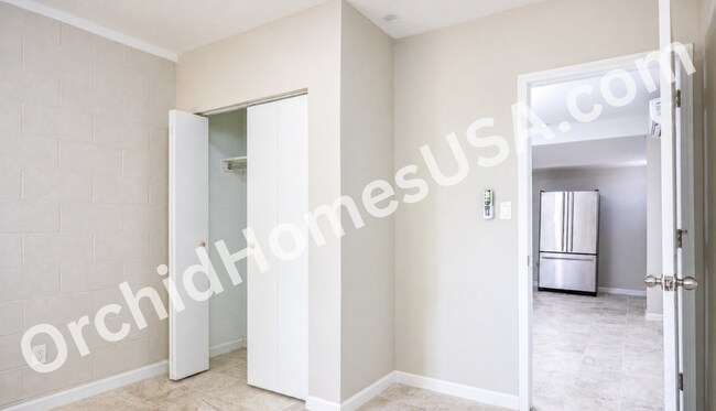 Building Photo - 516 N Roosevelt Ave