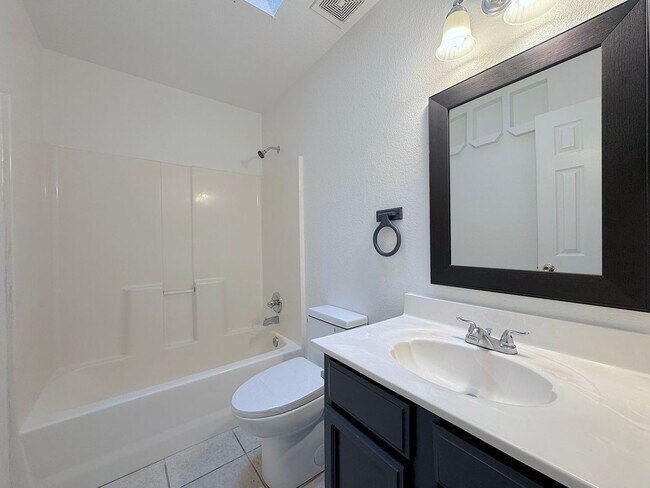 Building Photo - East El Paso 4bed/2bath All Tile Flooring!