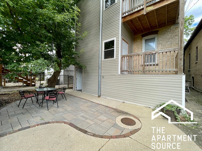Building Photo - 2120 N Sawyer Ave