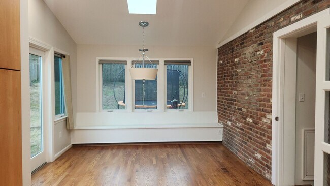 Building Photo - Beautiful Ft Hunt Area Home