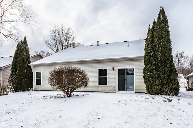 Building Photo - 5886 Hollow Oak Trail