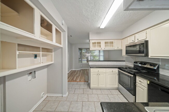 Building Photo - 13464 Castilian Dr