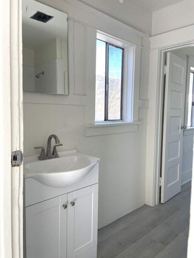 Building Photo - 469