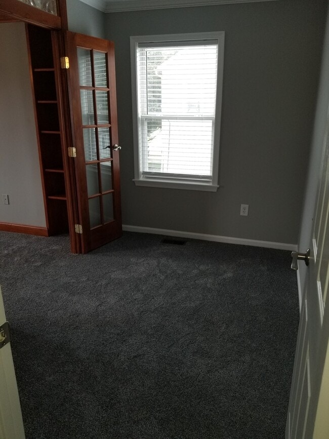 Building Photo - 445 W 6th Ave