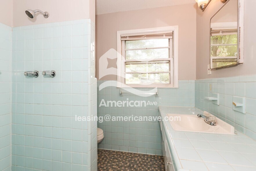 Building Photo - 116 Delft Ln