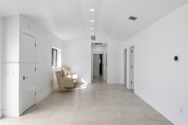 Building Photo - 1141 Hollywood Blvd