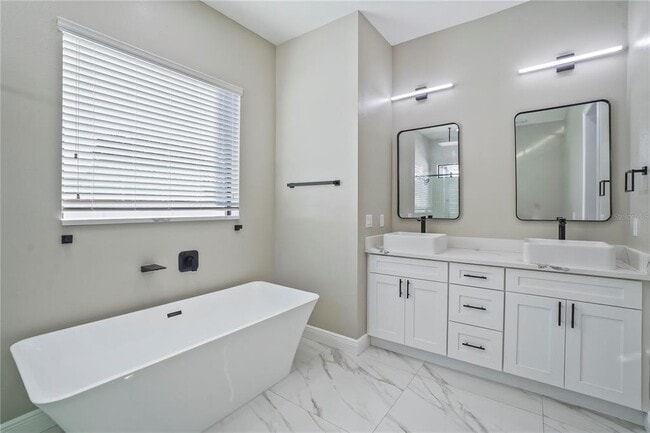 Building Photo - 3310 W Cherry St