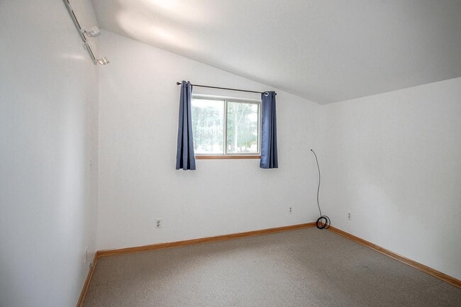 Building Photo - Single Family Home