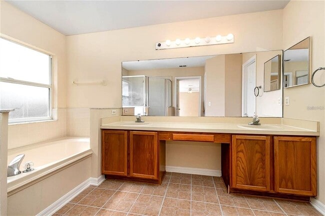 Building Photo - 7818 Country Run Pkwy