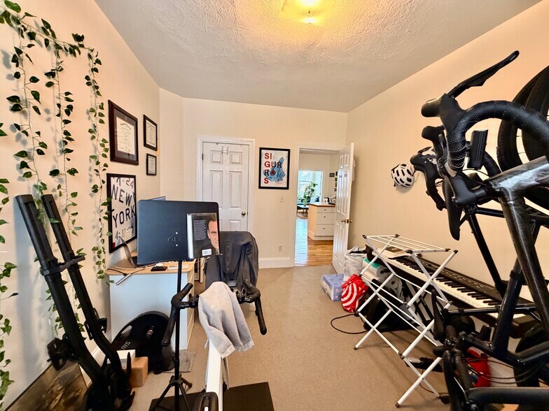 Building Photo - 35 Harvard St