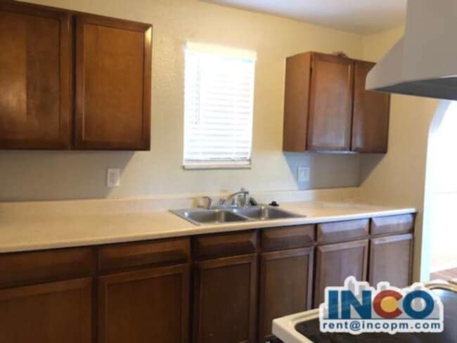 Building Photo - 1641 Ingalls St