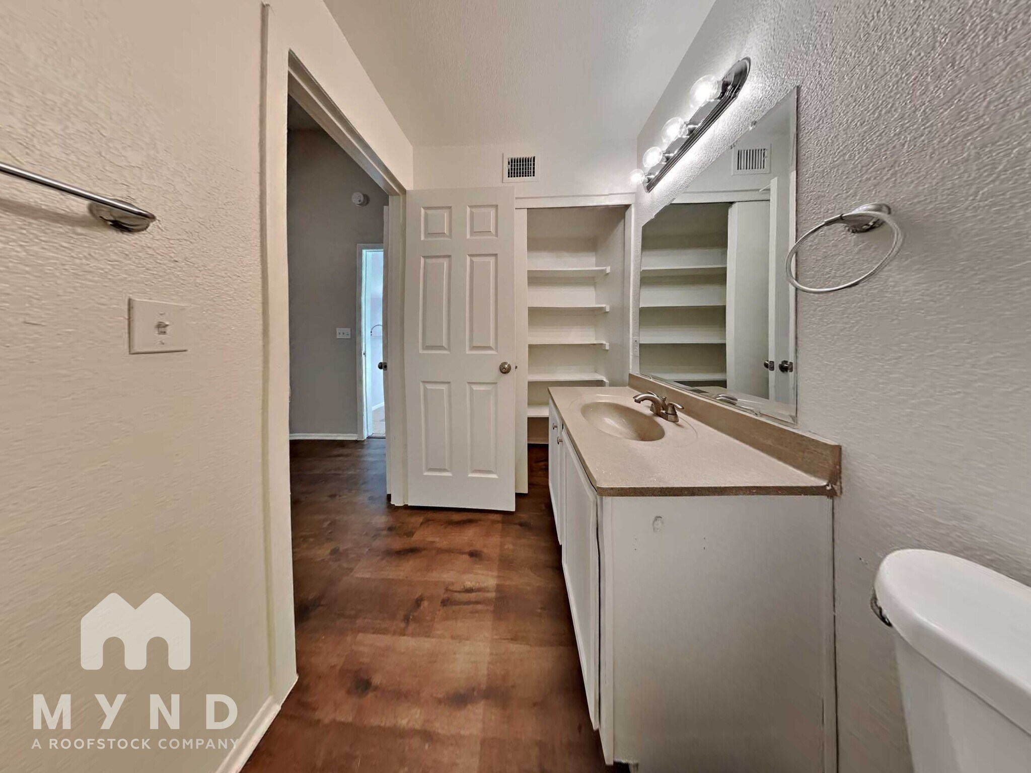 Building Photo - 8913 W Fairmount Ave