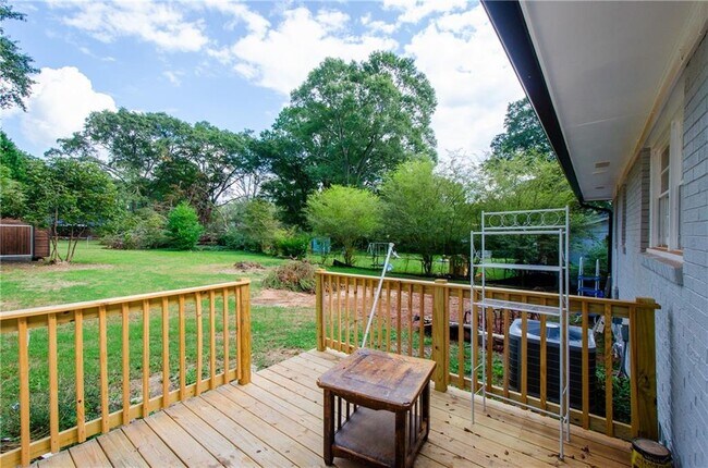 Building Photo - 123 Arnold Pl