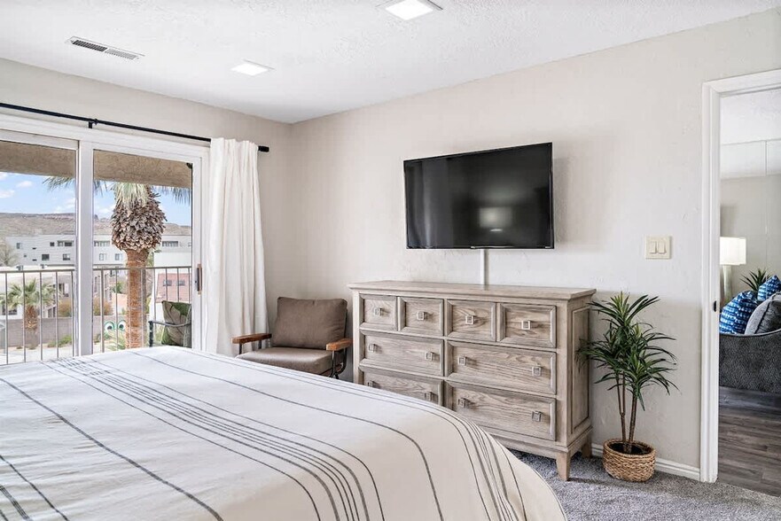 Building Photo - 1845 W Canyon View Dr