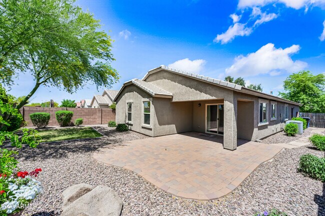Building Photo - 2209 E Hazeltine Way