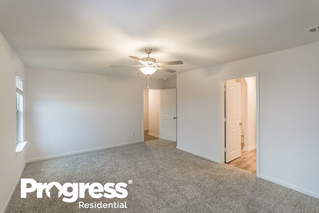 Building Photo - 325 Ridgeland Oak Dr