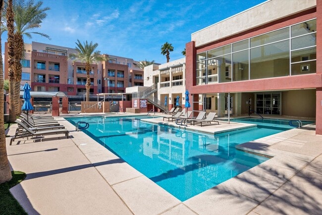 Building Photo - Sought after Park Avenue Condominiums/Top Floor Three Bedroom