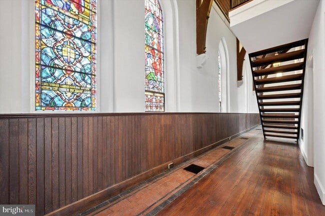 Building Photo - 430 York Rd