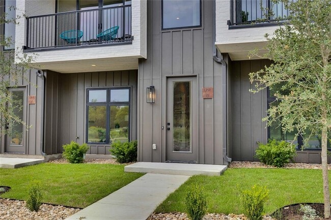 Building Photo - 1937 E 38th 1/2 St