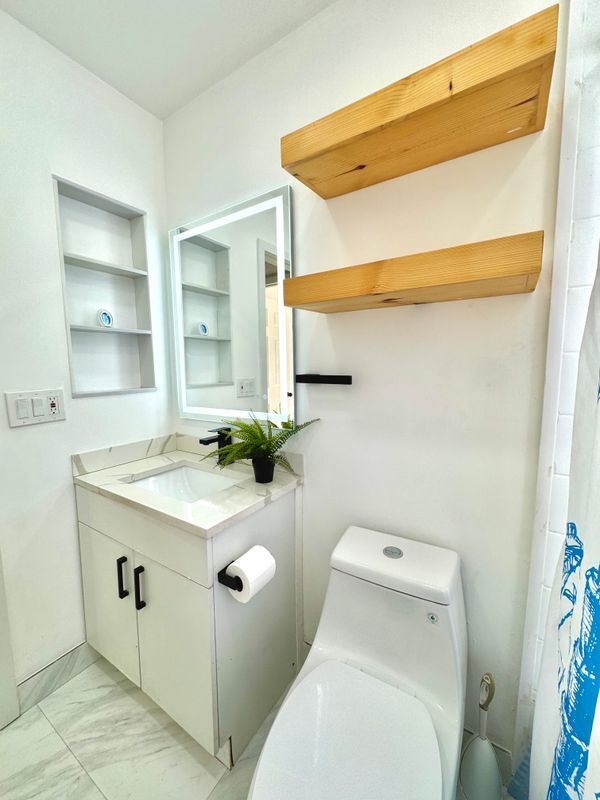 Building Photo - 3005 1/2 NW 68th St, 9D