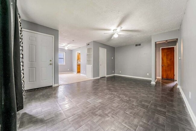 Building Photo - 2533 Greenvale Rd