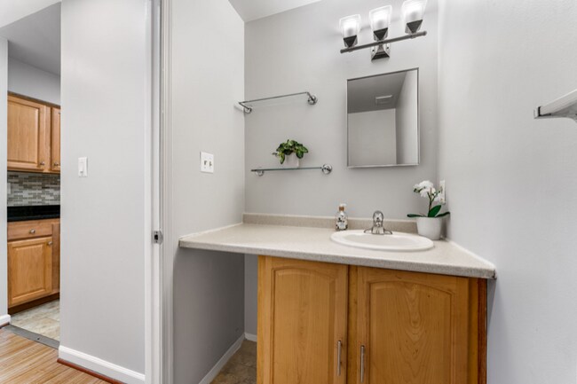 Building Photo - 1824 Bronzegate Blvd