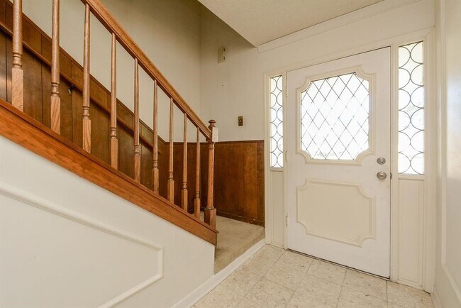 Building Photo - 5731 Old Lodge Dr